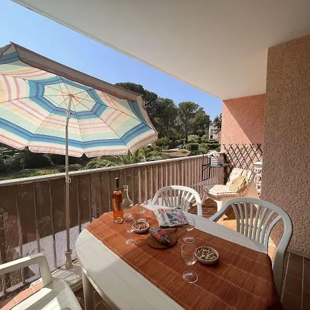 2 Pieces Avec Terrasse Et Parking A 400m De La - - Fr-1-226a-88 Saint Aygulf