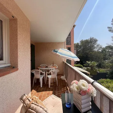 2 Pieces Avec Terrasse Et Parking A 400m De La - - Fr-1-226a-88