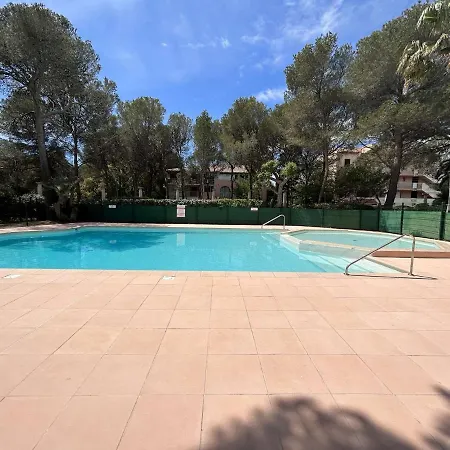 Lägenhet 2 Pieces Avec Terrasse Et Parking A 400m De La - - Fr-1-226a-88 Saint Aygulf